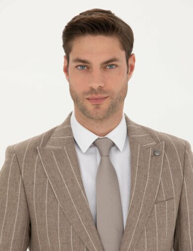 کت و شلوار یقه دم کبوتری بژ  سوپر اسلیم فیت  مردانه  پیرکاردین