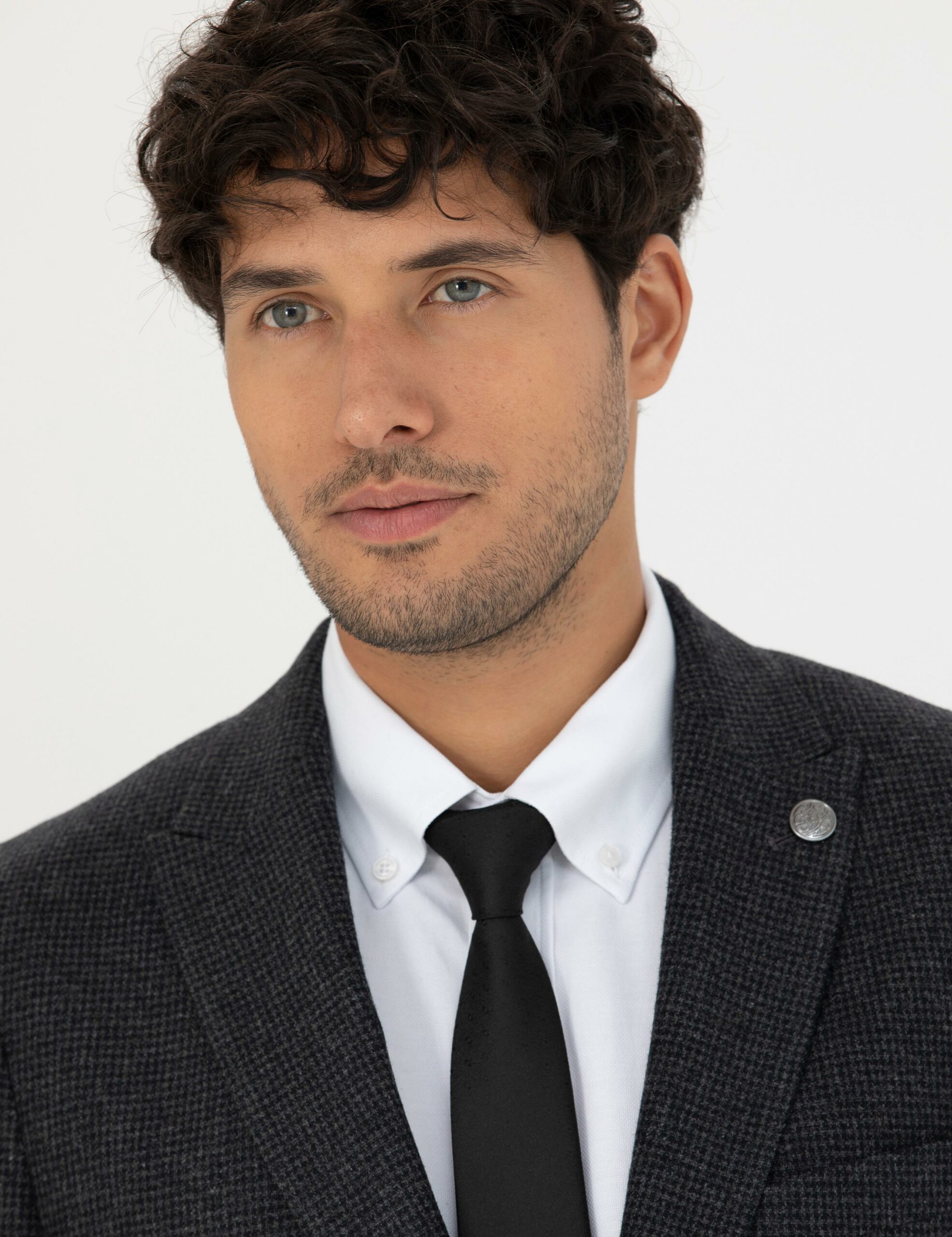 کت یقه دم کبوتری زغالی  اندامی  مردانه  پیرکاردین